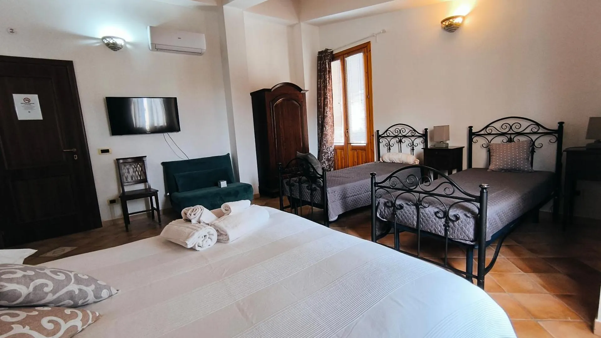 Avola Opera House Bed & Breakfast 0*,