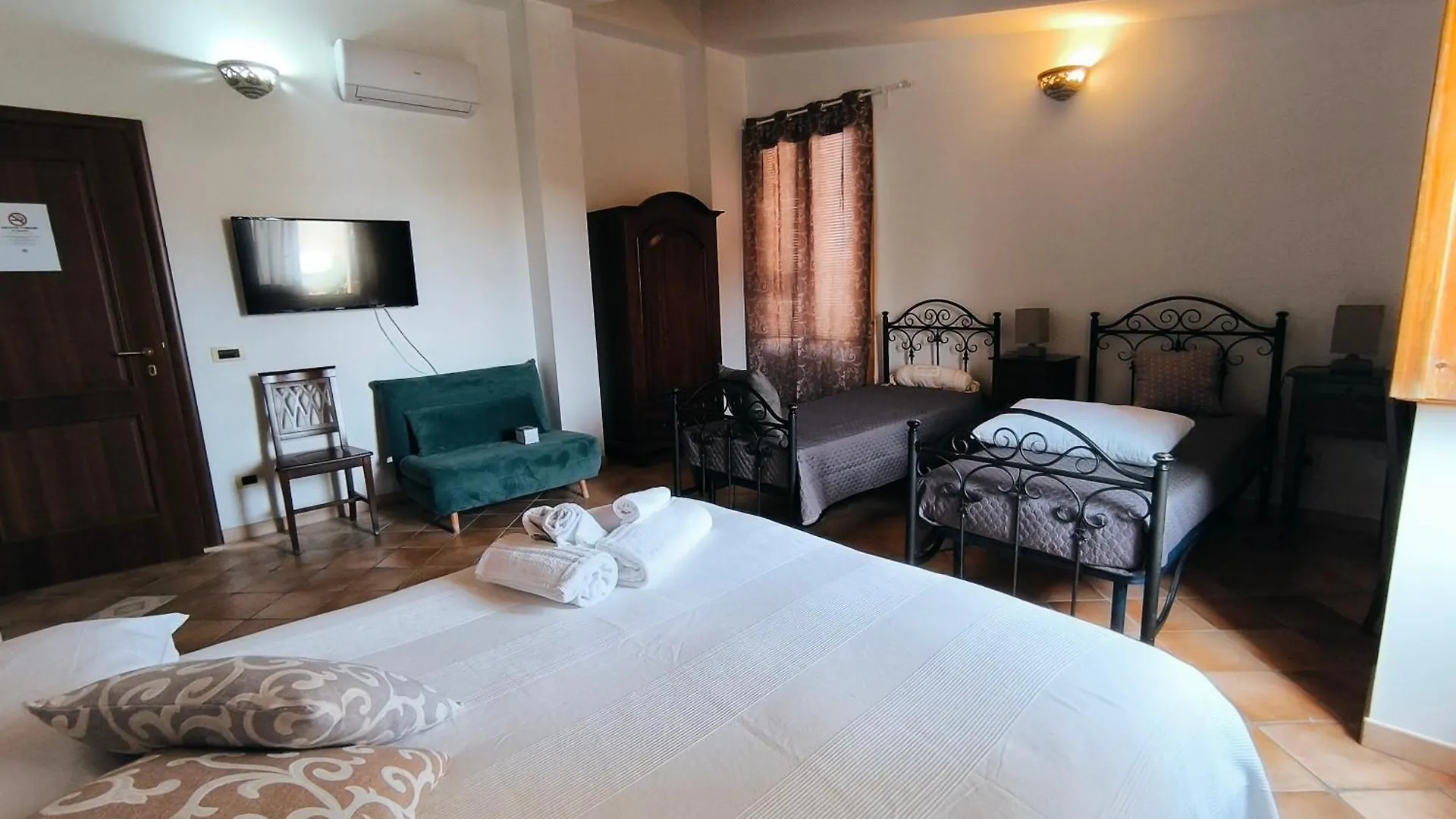 Avola Opera House Bed & Breakfast Italy