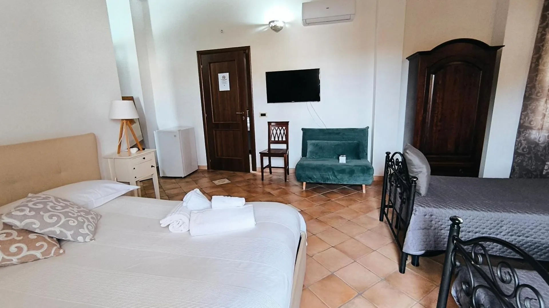 Bed and Breakfast Avola Opera House Bed & Breakfast